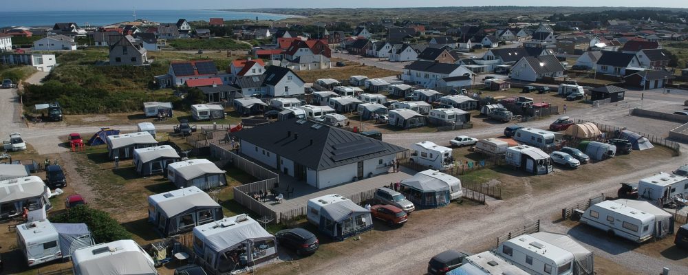 Fastligger sæsonpladser på Vorupør Campingplads.